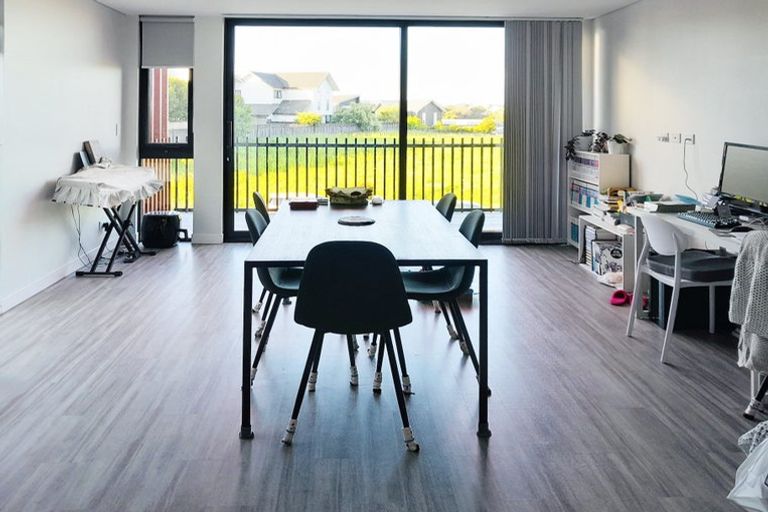 Photo of property in 17 Nugget Avenue, Hobsonville, Auckland, 0616