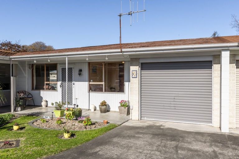 Photo of property in 2/208 Wolseley Street, Mayfair, Hastings, 4122