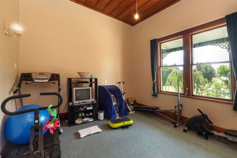 Photo of property in 8 Coulters Line, Kiwitea, Feilding, 4777