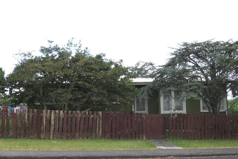 Photo of property in 4 Addison Drive, Glendene, Auckland, 0602