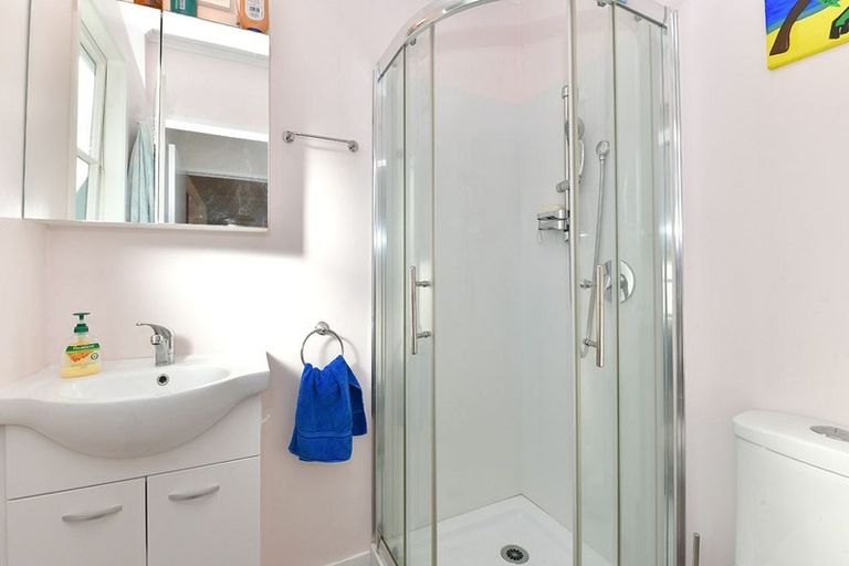 Photo of property in 8 Hillside Crescent, Leigh, 0985