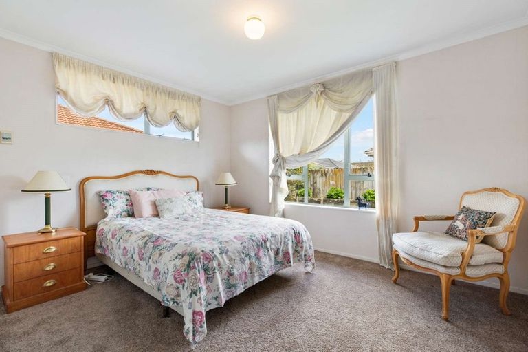 Photo of property in 25 Fernbrook Close, Burswood, Auckland, 2013