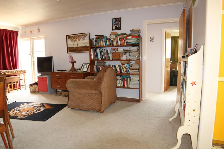 Photo of property in 8 Huia Street, Waiuku, 2123