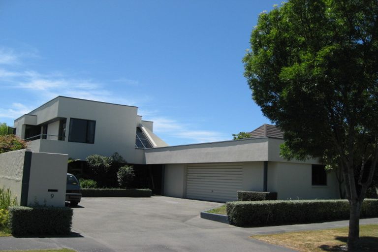 Photo of property in 9 Brockhall Lane, Avonhead, Christchurch, 8042