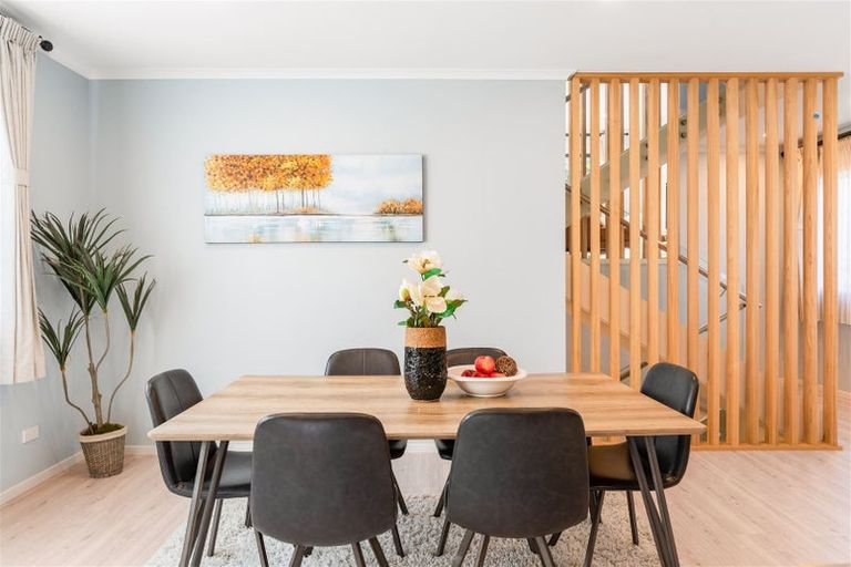 Photo of property in 33d Wairau Road, Forrest Hill, Auckland, 0627