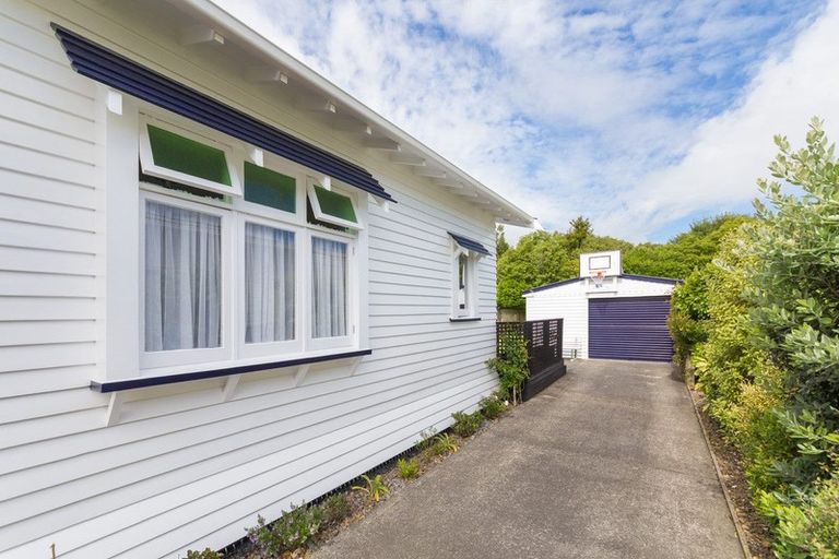 Photo of property in 12 Marne Street, Hokowhitu, Palmerston North, 4410