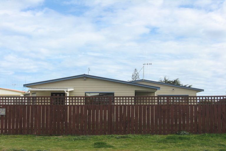 Photo of property in 61 Kahukura Avenue, Waitarere Beach, Levin, 5510