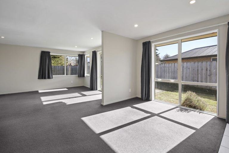 Photo of property in 144d High Street, Oxford, 7430