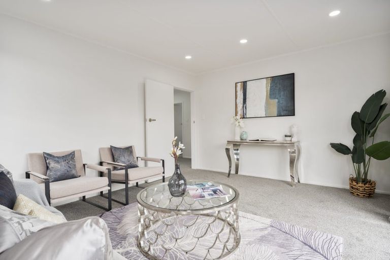 Photo of property in 33 Longburn Road, Henderson, Auckland, 0610