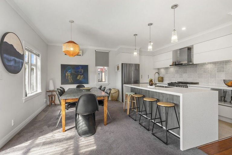 Photo of property in 3 Endeavour Street, Lyall Bay, Wellington, 6022