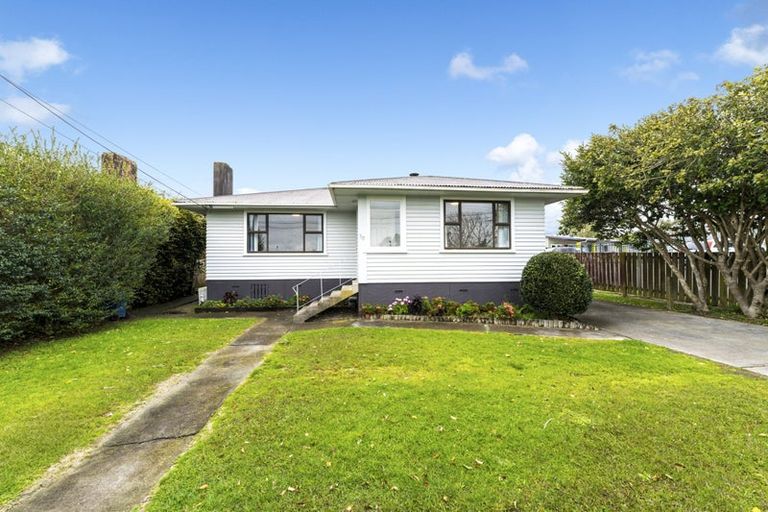 Photo of property in 50 Barrys Road, Glendene, Auckland, 0602