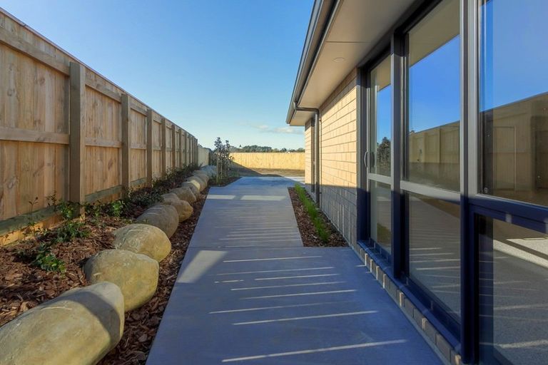 Photo of property in 5 Westwill Way, Westown, New Plymouth, 4310