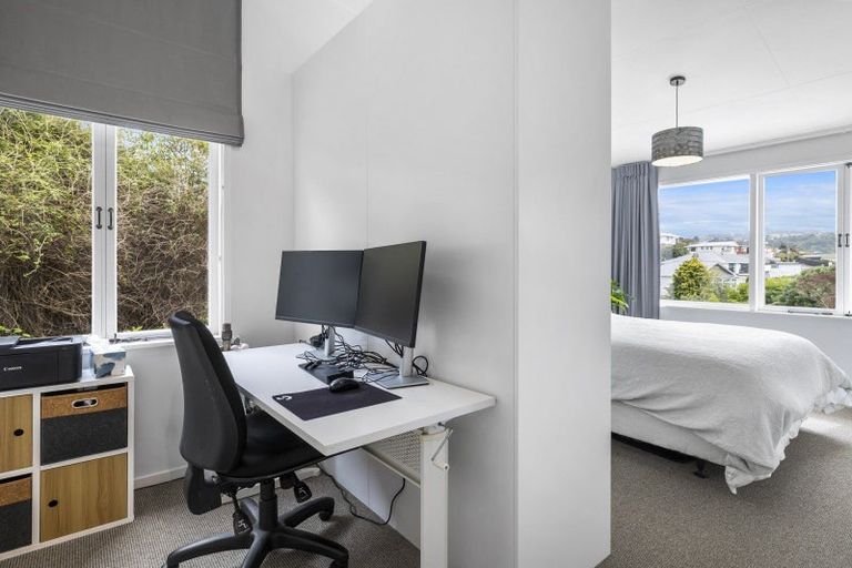 Photo of property in 77 Easther Crescent, Kew, Dunedin, 9012