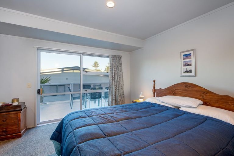 Photo of property in 11 Ellangowan Road, Waiake, Auckland, 0630