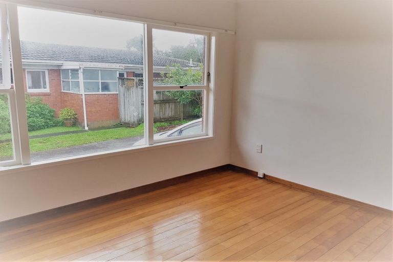 Photo of property in 2/8 Shakespeare Road, Milford, Auckland, 0620