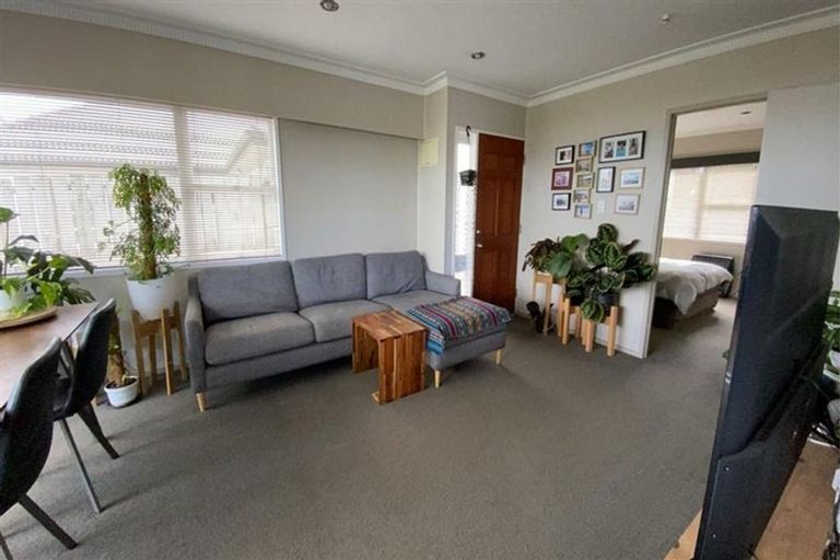 Photo of property in 73a Target Road, Totara Vale, Auckland, 0629