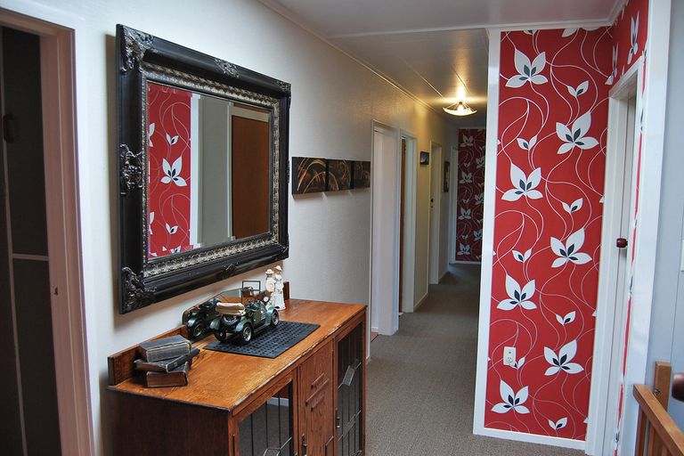 Photo of property in 39 Whaka Street, Maungaturoto, 0520