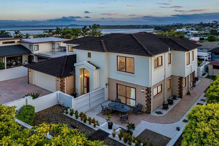 Photo of property in 5 Courtneys, West Harbour, Auckland, 0618