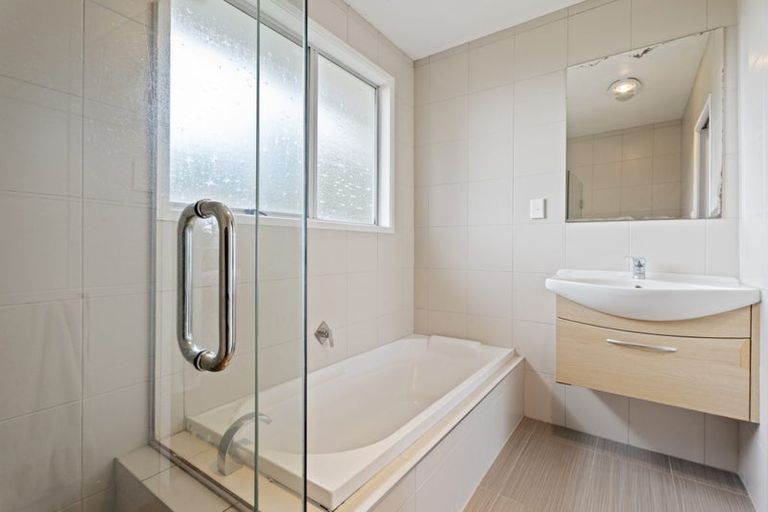 Photo of property in 48 Harmel Road, Glendene, Auckland, 0602