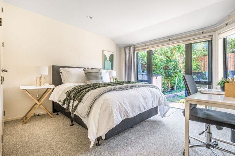 Photo of property in 9/8 Tobago Place, Sunnynook, Auckland, 0620