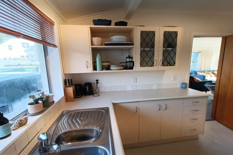 Photo of property in 73 Marine Parade, Seatoun, Wellington, 6022