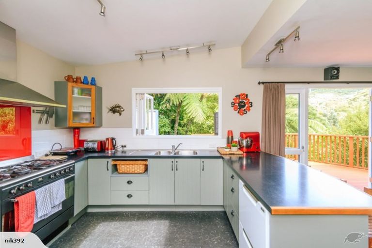 Photo of property in 64 Pomare Road, Tirohanga, Lower Hutt, 5010