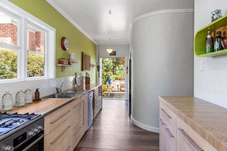Photo of property in 71 Moa Road, Point Chevalier, Auckland, 1022