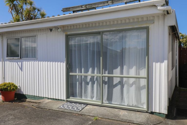 Photo of property in 116 Woodglen Road, Glen Eden, Auckland, 0602