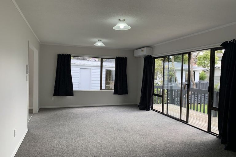 Photo of property in 8 Wirihana Road, Titirangi, Auckland, 0604