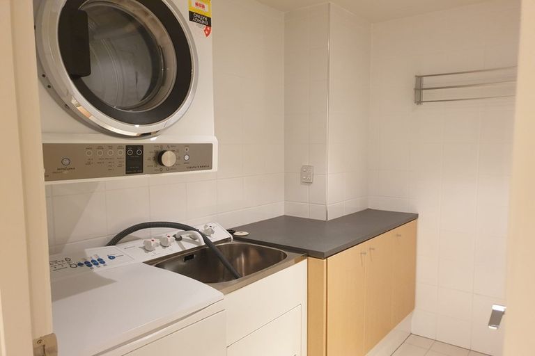 Photo of property in Sanctum Apartment, 10 Ebor Street, Te Aro, Wellington, 6011