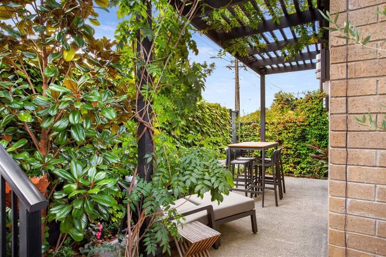 Photo of property in 12/31 Verbena Road, Birkdale, Auckland, 0626