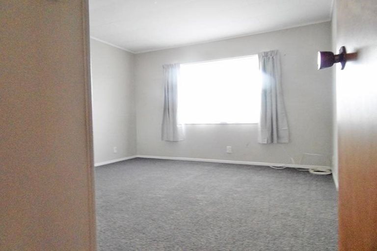 Photo of property in 2 Barbados Drive, Unsworth Heights, Auckland, 0632