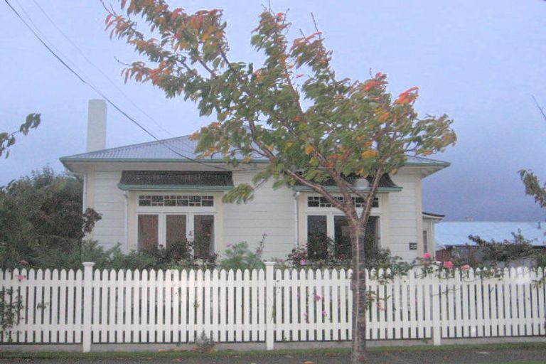 Photo of property in 32 Richmond Grove, Woburn, Lower Hutt, 5010