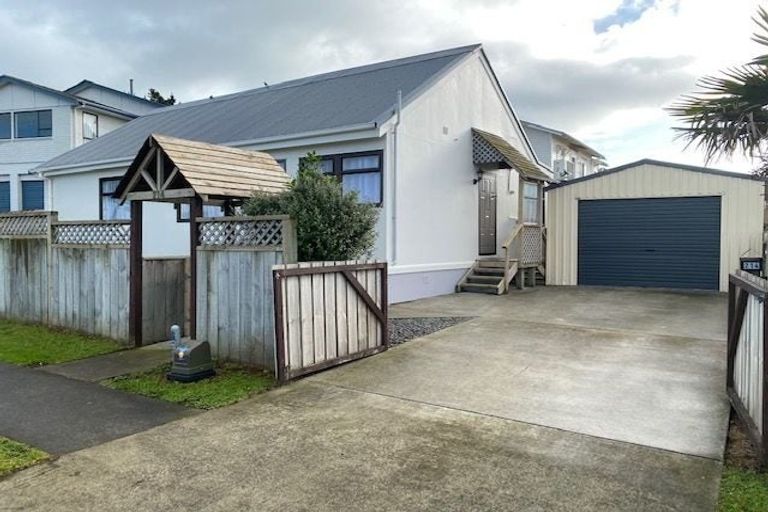 Photo of property in 214 Puriri Street, Castlecliff, Whanganui, 4501