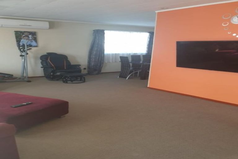 Photo of property in 16 Arnwood Street, Manurewa, Auckland, 2102