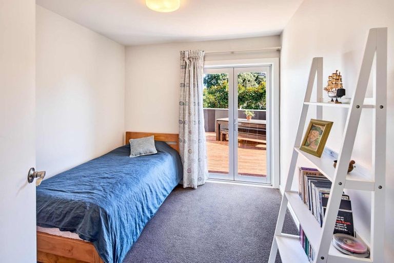 Photo of property in 15 Kowhai Street, Eastbourne, Lower Hutt, 5013