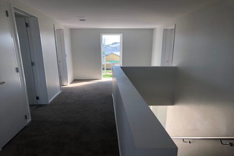 Photo of property in 2 Riroriro Close, Papakura, 2110