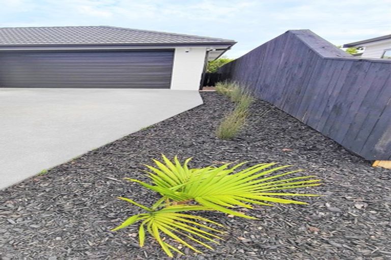 Photo of property in 104 Barbados Way, One Tree Point, 0118