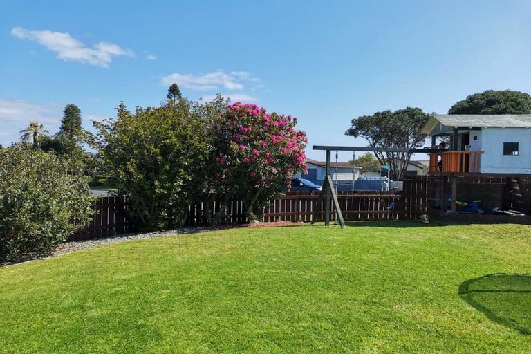 Photo of property in 28 Manaia View Road, One Tree Point, 0118