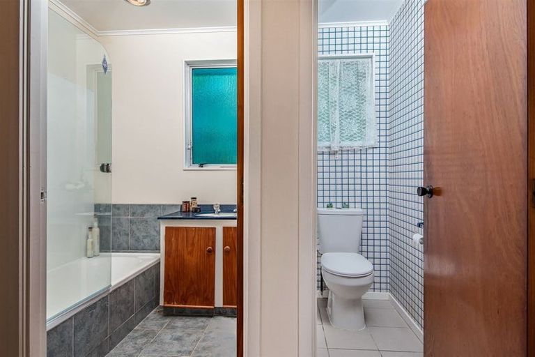 Photo of property in 9 Tesla Place, Totara Vale, Auckland, 0629