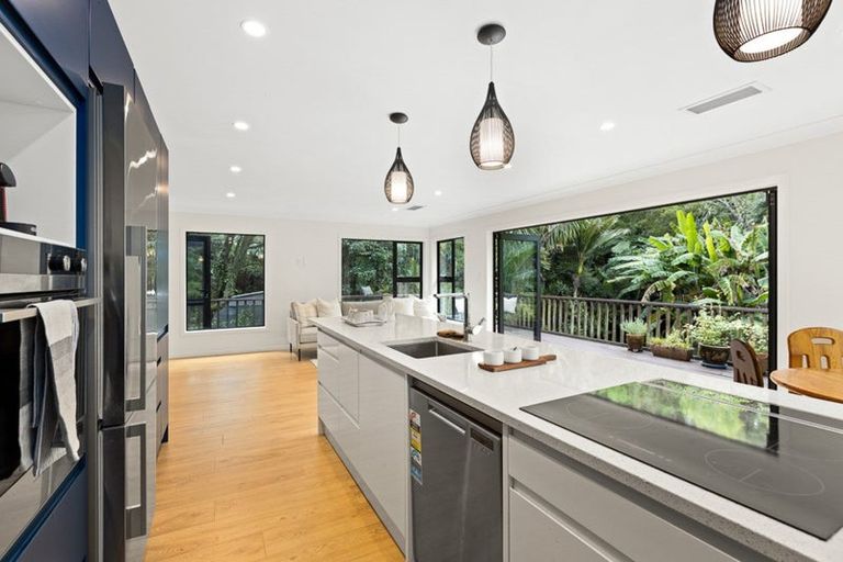 Photo of property in 18 Paturoa Road, Titirangi, Auckland, 0604