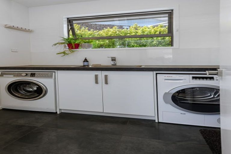 Photo of property in 18c Montana Place, Merrilands, New Plymouth, 4312