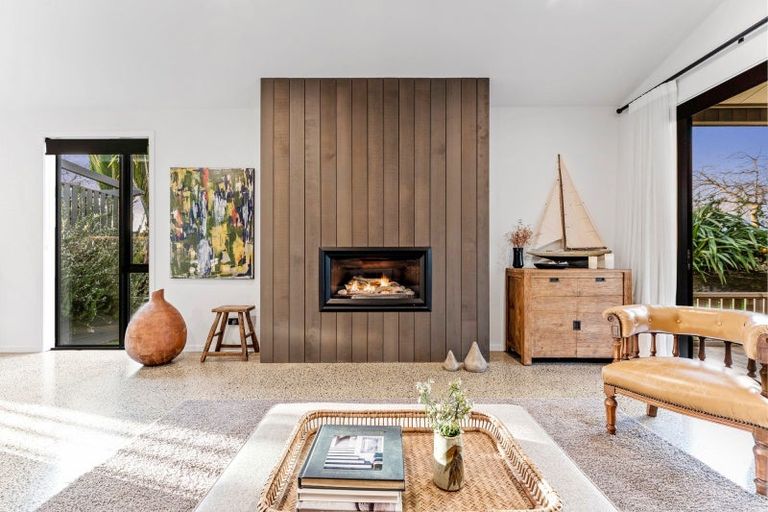 Photo of property in 6 Sandpiper Avenue, Point Wells, 0986