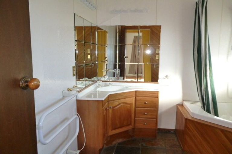 Photo of property in 17 Gebbie Road, Taradale, Napier, 4112