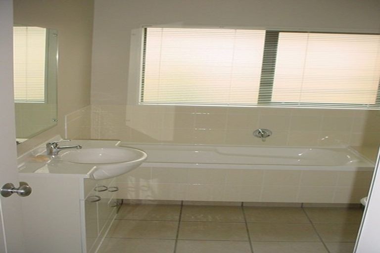 Photo of property in 28 Aspiring Terrace, Aotea, Porirua, 5024