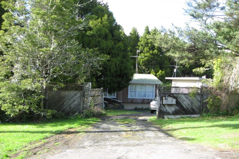 Photo of property in 5 Rauhuia Crescent, Parau, Auckland, 0604