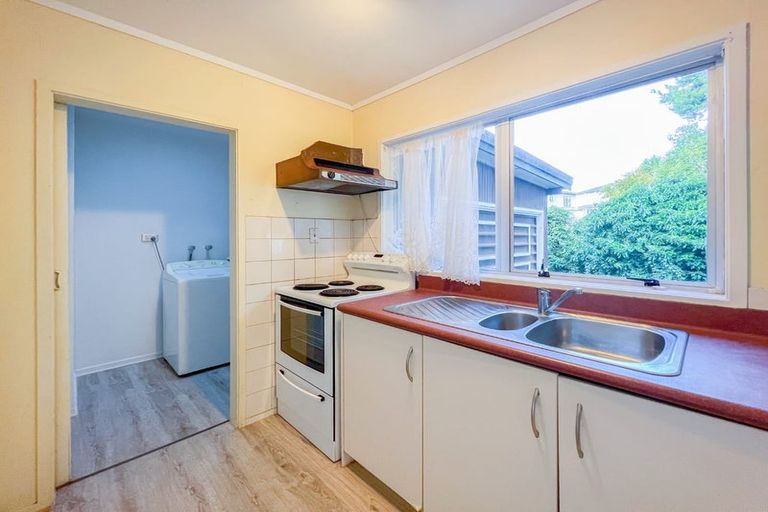 Photo of property in 5/68 Clayburn Road, Glen Eden, Auckland, 0602