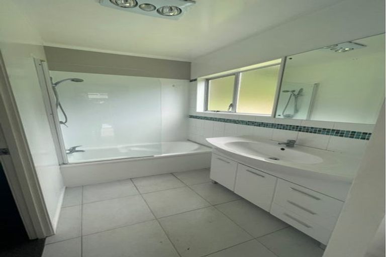 Photo of property in 27 Springtime Crescent, Stanmore Bay, Whangaparaoa, 0932