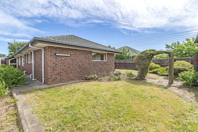 Photo of property in 2/128 Yaldhurst Road, Sockburn, Christchurch, 8042