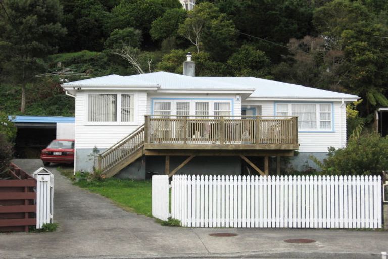 Photo of property in 6 Glen Alice Grove, Naenae, Lower Hutt, 5011